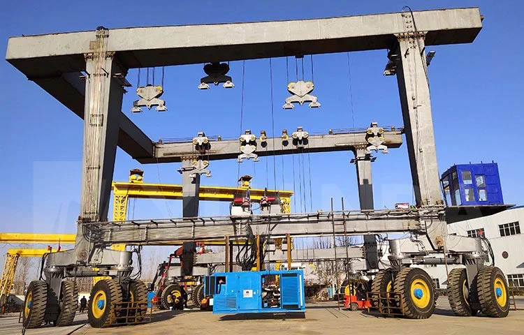 China Manufacturer Supplier Rubber Tyred Mobile 1100 Ton Boat Lift Gantry Crane for Sale